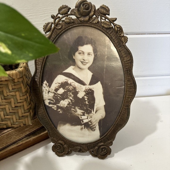 The Weston Gallery Brushed Gold Tone Rose Detail 12”X 8” Oval Picture Frame - Picture 4 of 10